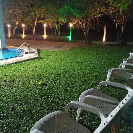 Queen'S Tower Grand Kurunegala Exterior foto